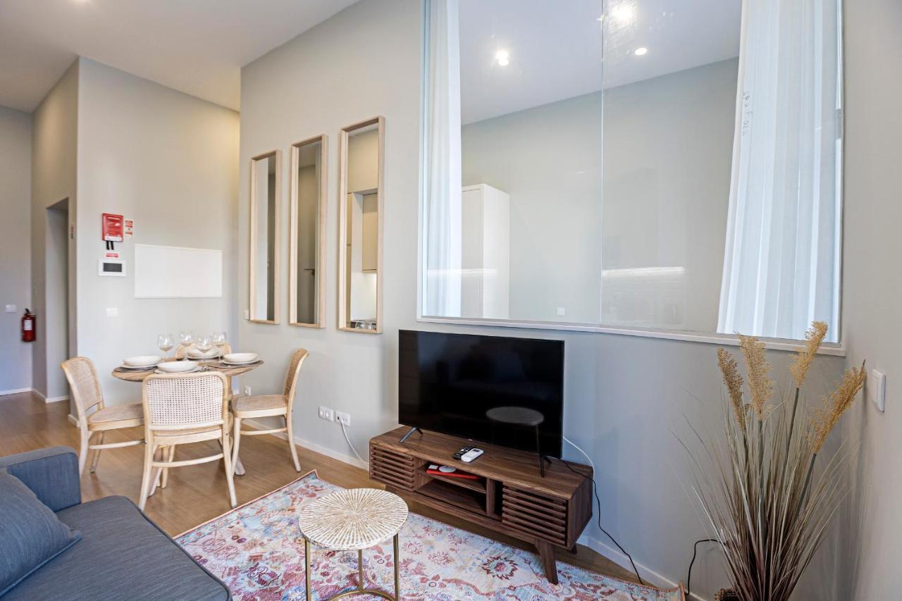 31 Janeiro 157 - Stylish 1Br W/ Ac & Balcony By Lovelystay Porto Eksteriør billede
